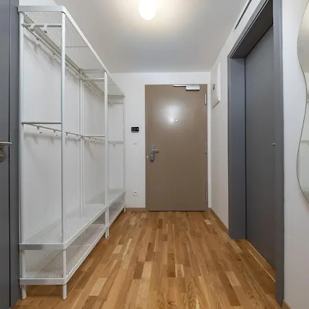 아파트 Skyline View Apartment, Metropolis, Parking & Balcony *