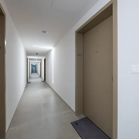 Skyline View Apartment, Metropolis, Parking & Balcony * 브라티슬라바
