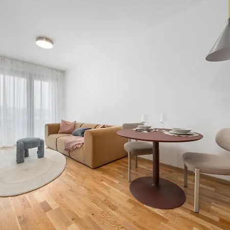 Skyline View Apartment, Metropolis, Parking & Balcony * Bratislava