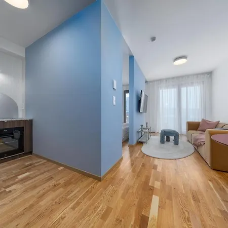 Διαμέρισμα Skyline View Apartment, Metropolis, Parking & Balcony Μπρατισλάβα