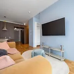 Skyline View Apartment, Metropolis, Parking & Balcony