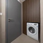 Skyline View Apartment, Metropolis, Parking & Balcony 公寓 布拉迪斯拉发